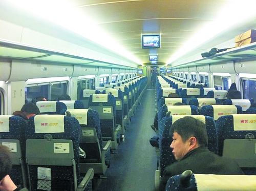 　春運(yùn)頭兩天，部分高鐵上座率并不高。