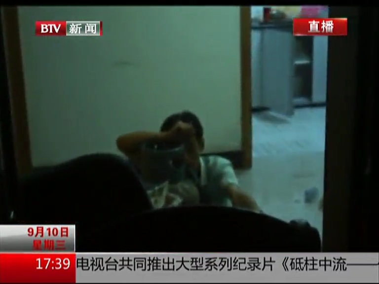 男子吸煤氣自殺不成當(dāng)場暈倒