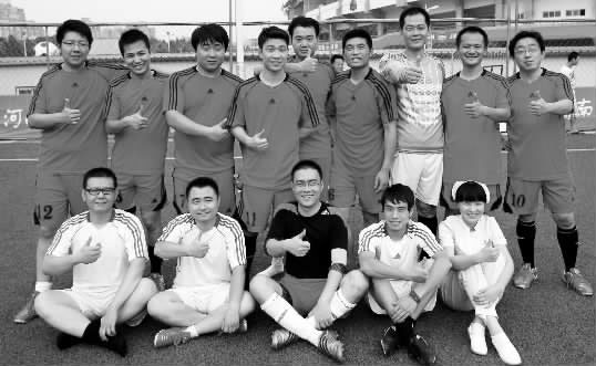 在首場比賽失利的情況下，“天使”們后來居上，昂首晉級