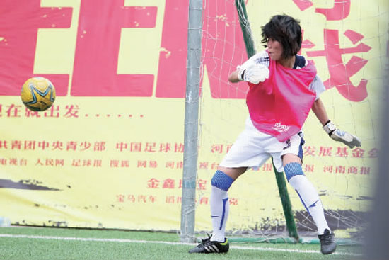 范運(yùn)杰客串門(mén)將，才止住了本方連續(xù)丟球的頹勢(shì)