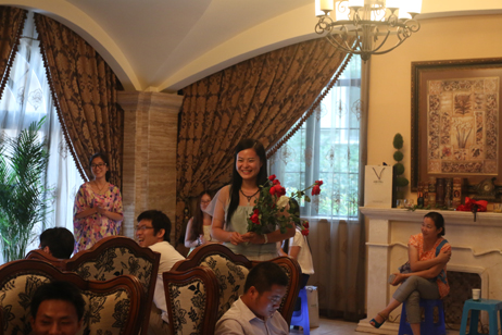 收到怎么多玫瑰，當(dāng)然開(kāi)心啦！