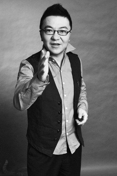 《最前線》由董路這個(gè)主持界的“雜家”擔(dān)綱主持