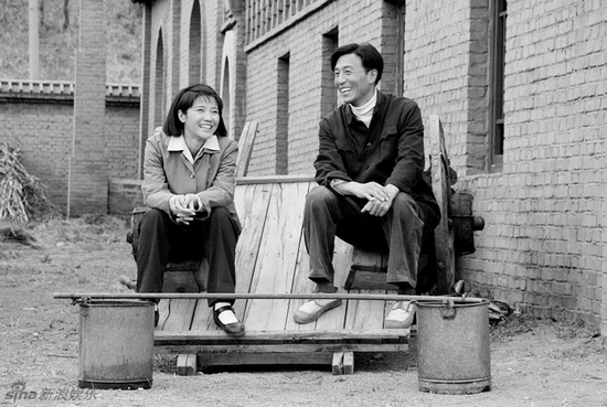 焦裕祿的妻子從縣委伙房借了小半桶水，焦裕祿說(shuō)，這水是炊事員走四五里路擔(dān)來(lái)的，你這算剝削 《電視劇》焦