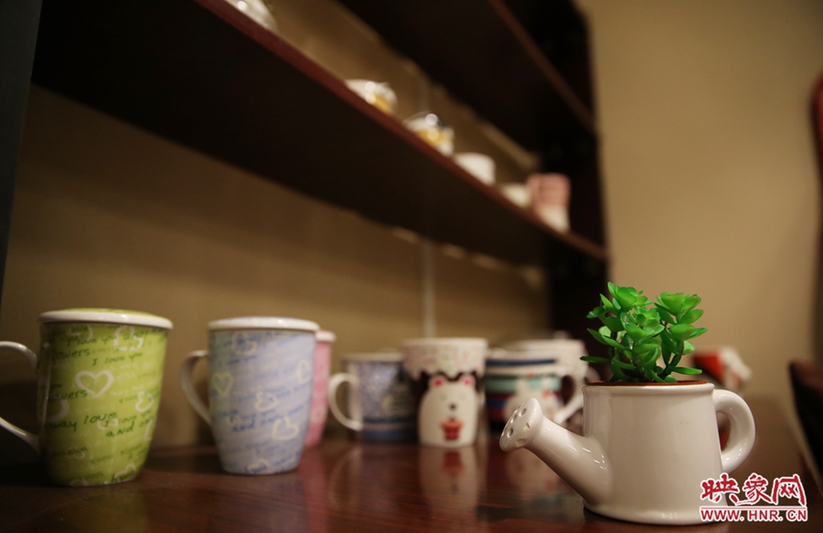 書(shū)店內(nèi)促銷用的杯子。