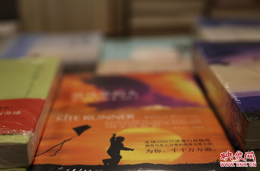 書(shū)店內(nèi)的書(shū)。