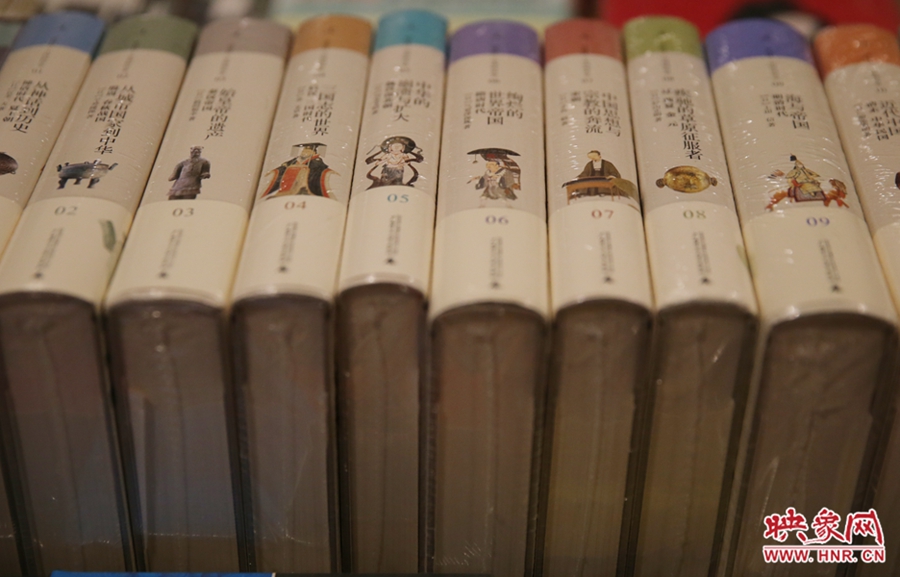 書(shū)店內(nèi)的書(shū)。