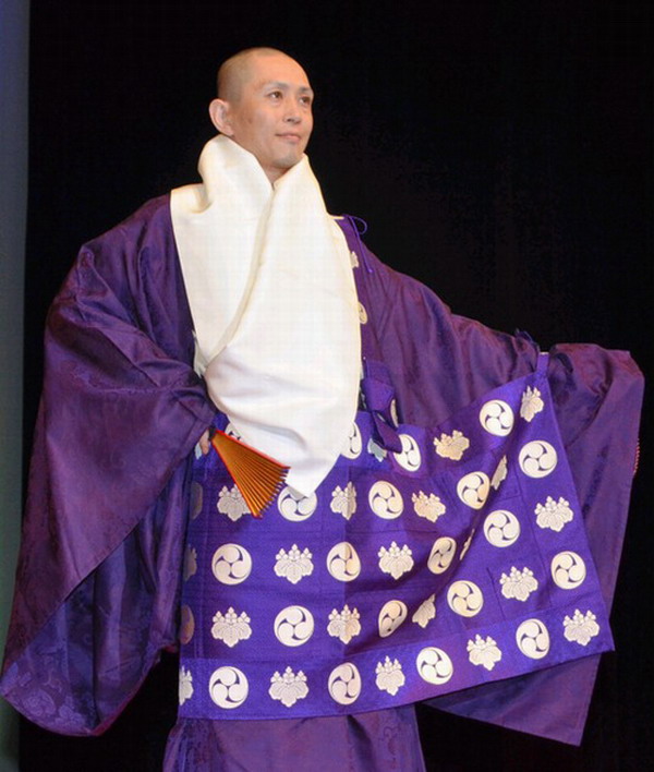 日本帥和尚走T臺(tái)展示修行服飾 日本帥和尚走T臺(tái)展示修行服飾