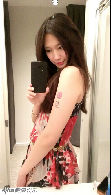 有顏有胸！日本變性美女性感迷人走紅網(wǎng)絡(luò)