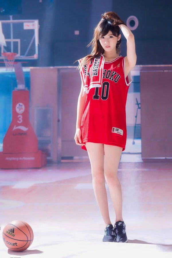 “臺(tái)灣第一美腿”或代言游戲 長腿寫真受追捧