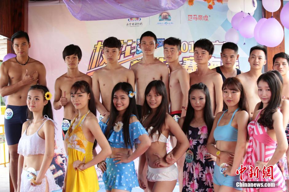 學(xué)生參加?；ㄐ２荽筚?美女穿比基尼秀身材