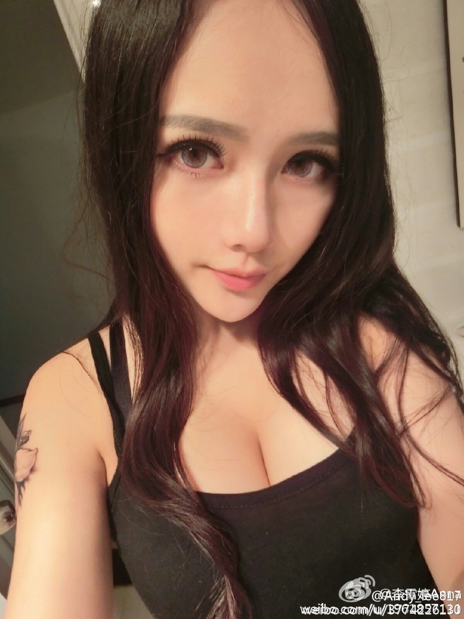 湖大21歲?；ㄇ巴购舐N無懼走光