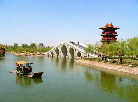 清明上河園獲“河南省十大重點文化企業(yè)”稱號