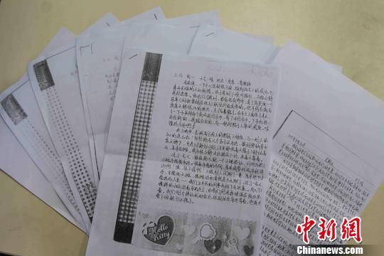 圖為當天公布的部分擺攤體驗日記。　張芹　攝