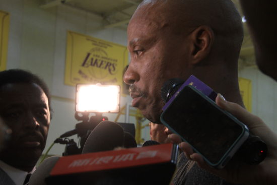 斯科特表示限制科比訓練時間是為了讓他盡快恢復(fù)